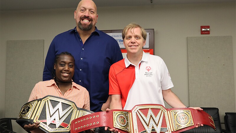 Novie Craven and Bobby Jones holding WWE championship belts along with Big Show.