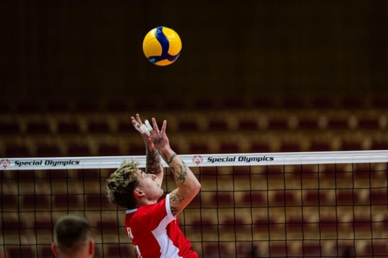 Krystian Fąfara send the volleyball flying during a game