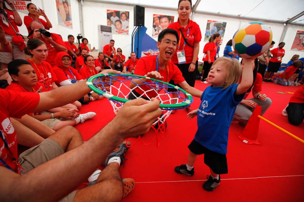 1000x667-Who-We-Are-Slide--2011-Mattel-Volunteers-with-YA.jpg