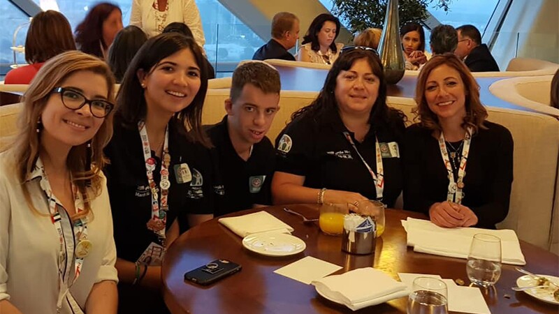 Ana Aloe junto a Jóvenes Líderes de Olimpiadas Especiales Argentina y colegas de Olimpiadas Especiales.