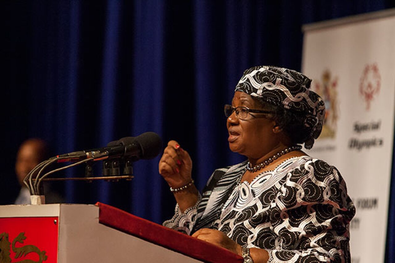 600x400-banda-at-lectern.jpg