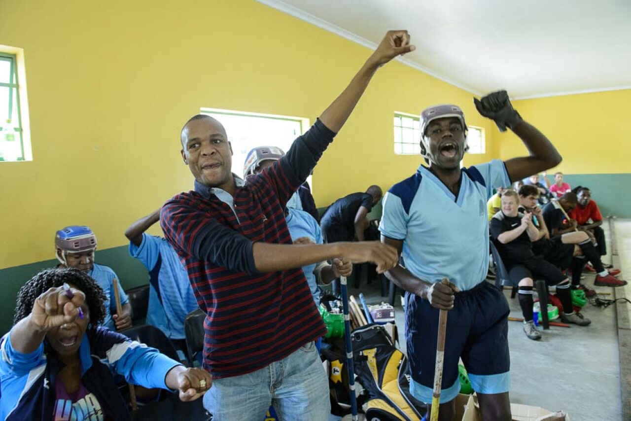 1000x667-Who-We-Are-Slide-South-Africa-Coach-Cheering.jpg
