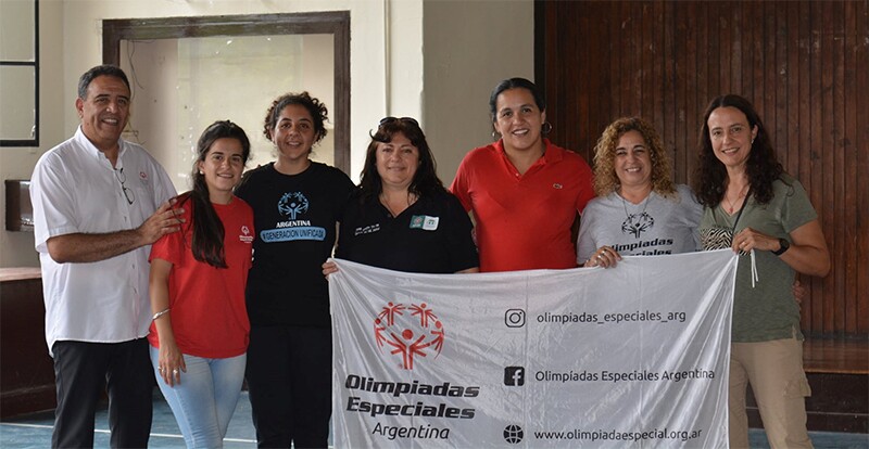 Ana Aloe, junto a colegas de Olimpiadas Especiales Argentina.