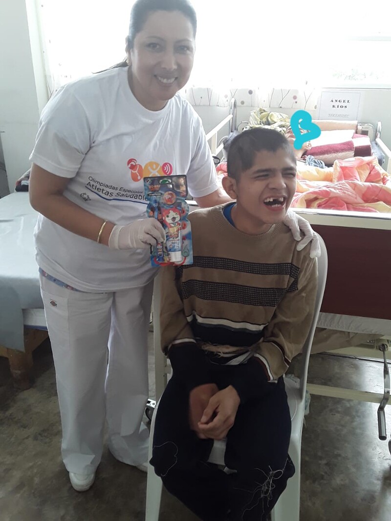 Dra Denisse y paciente.jpg