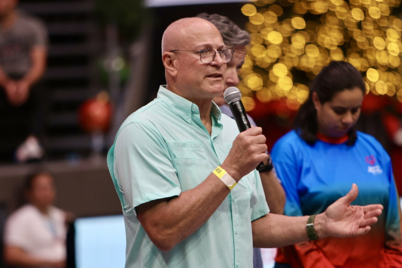Un hombre con micrófono: Ray Quiñones, secretario del Departamento de Recreación y Deportes de Puerto Rico