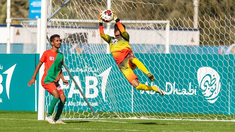 800x450 - Football - keeper guarding the net.jpg