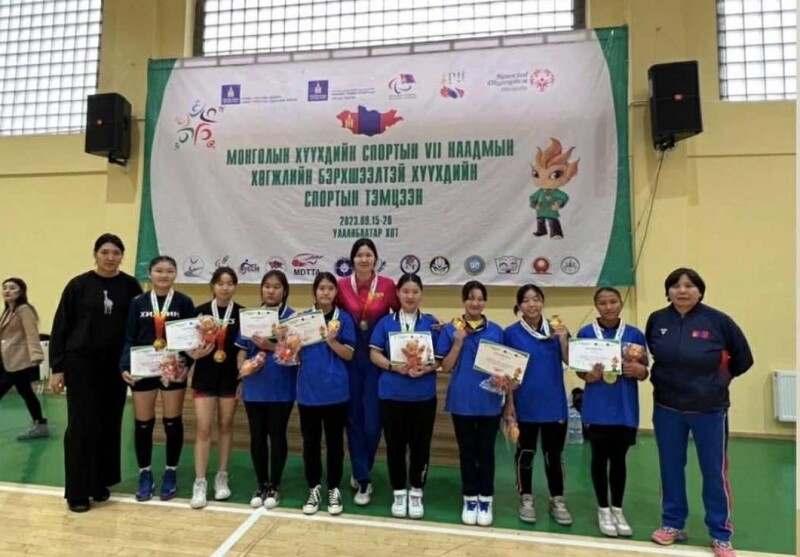 Athletes standing side by side for a group photo. 