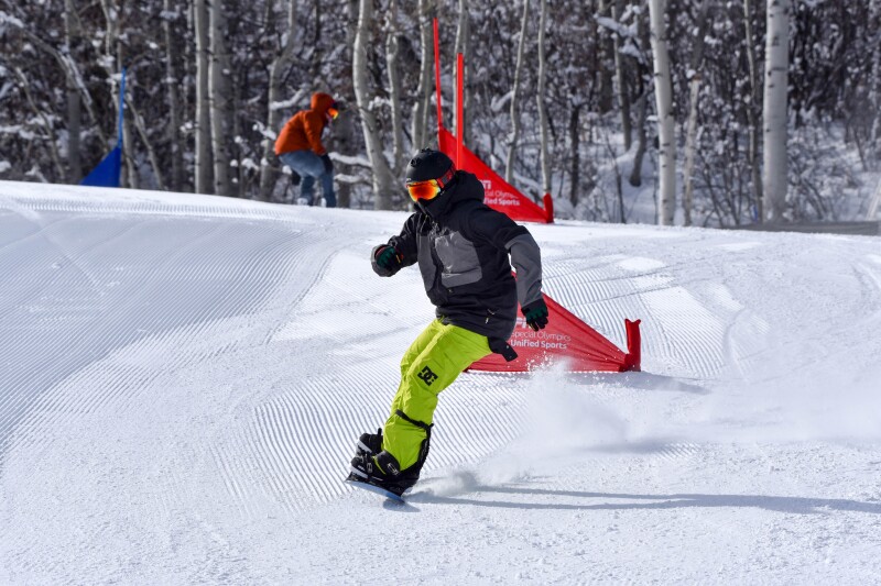 Bronze medalist Chris Perdue boarding down a slope during practice.