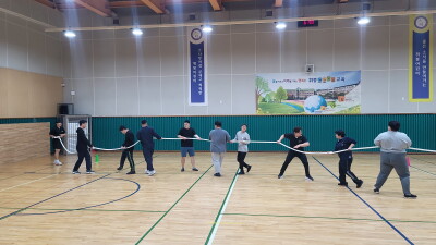 Participants take part in a tug-of-war team building activity during a Special Olympics unified sports program in an indoor gymnasium.