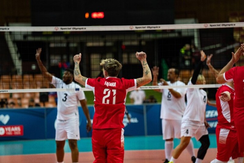 Krystian Fąfara cheers along with Team Saudi Arabia, the winners