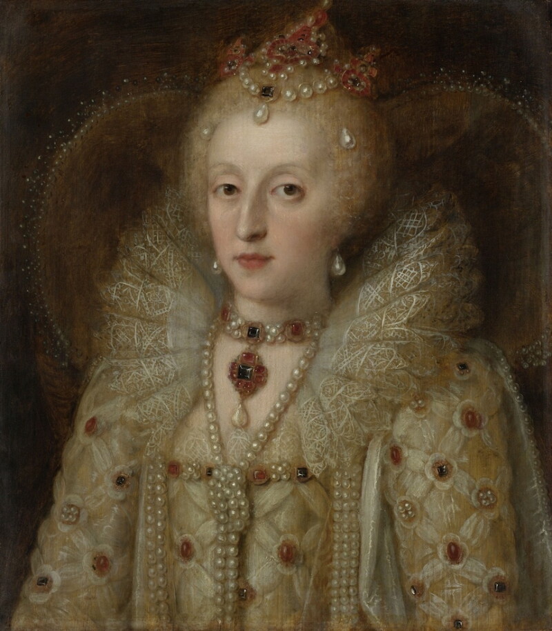 A queen's portrait. The Queen wears a dress with a lace collar and ornamented with precious stones.