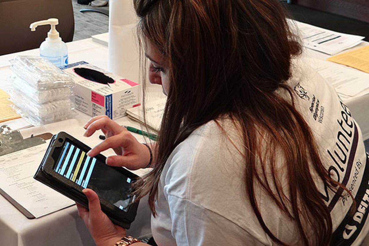 600x400-Wisconsin-Dental-Student-using-tablet.jpg