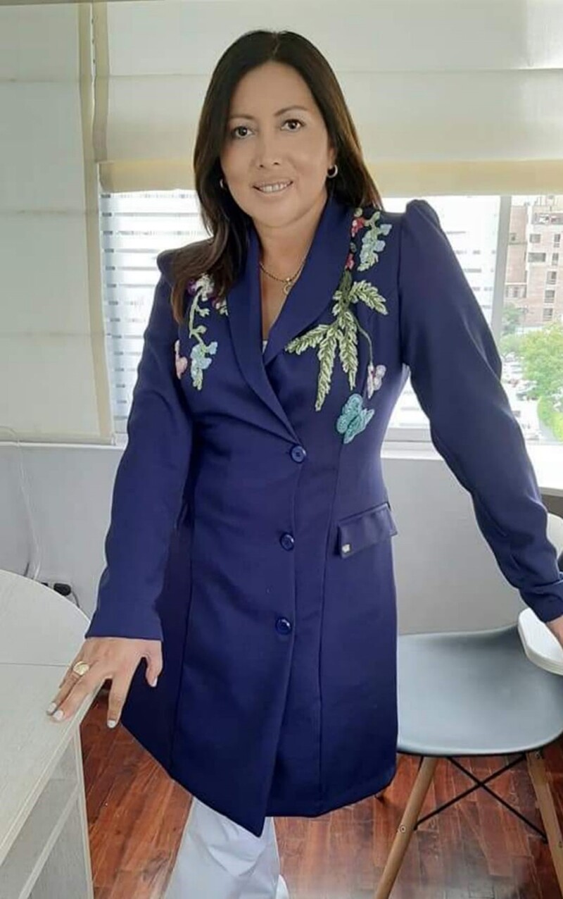Dra. Denisse Aguilar Galvan en su oficina.jpg