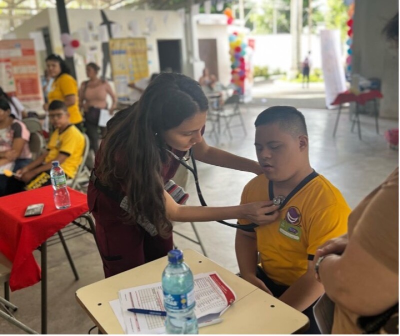 Persona con discapacidad intelectual en programa de Salud de Olimpiadas Especiales